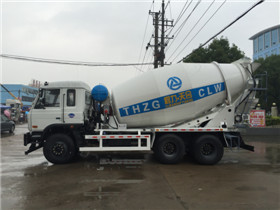 云南楚雄在我廠訂夠四臺10方攪拌車