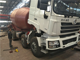 陜汽德龍18方攪拌車生產現場