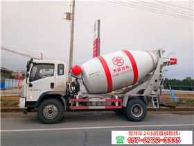 新疆余弟兄前后提二臺大運(yùn)7方攪拌車