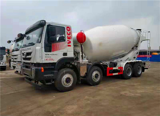 紅巖12方攪拌車發(fā)車貴州