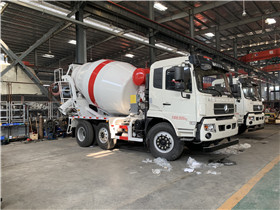 兩臺航天萬山8方輕量化發車新疆！