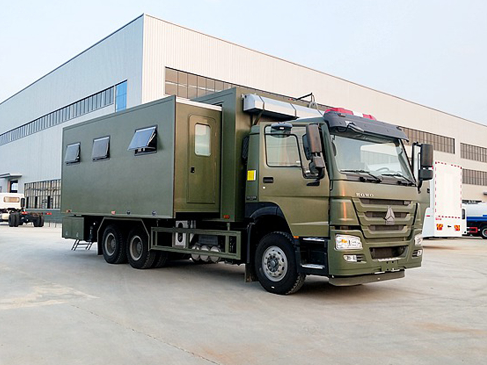 重汽豪沃后雙橋28人宿營(yíng)車(chē)