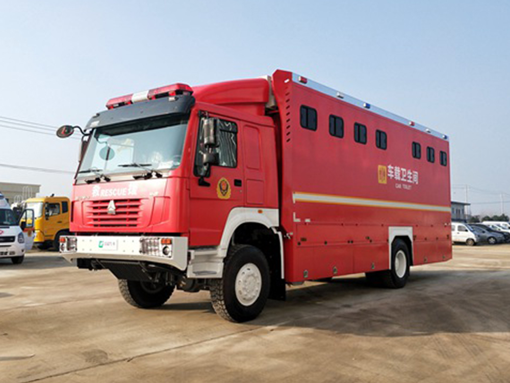 重汽豪沃單橋6人公廁車(chē)